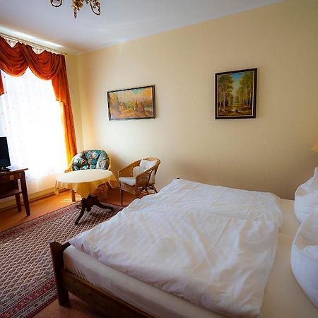 Pension Am Dom Шверин Номер фото