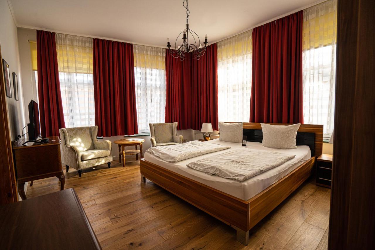 Pension Am Dom Шверин Экстерьер фото